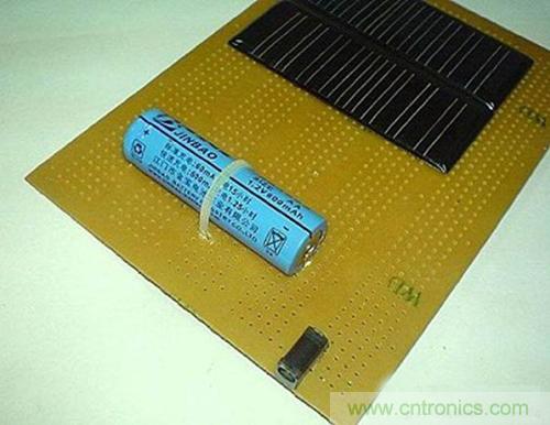 微型太陽能供電板DIY，給手電筒收音機供電