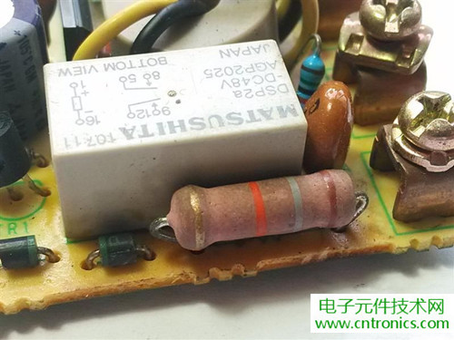 漏電保護器拆解：結構有差異，做工不錯