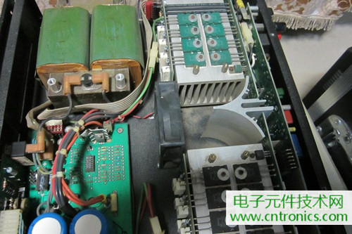 用料很給力！專業后級功放美國高峰FA1201拆解