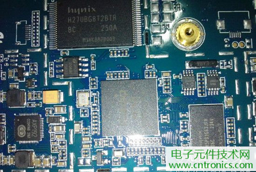 不怕摔的電紙書！一款柔性屏電子書閱讀器拆解