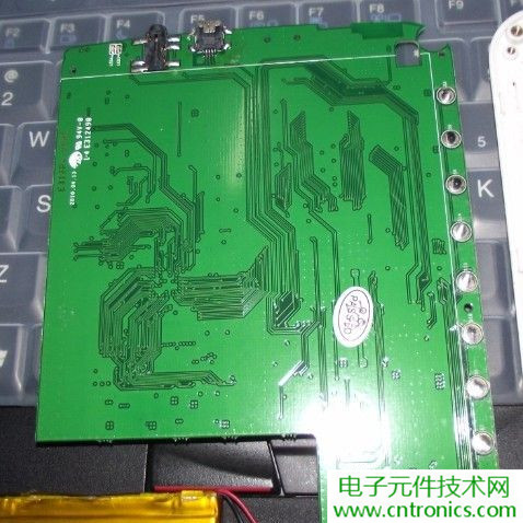 探秘電子紙！一款電紙書的電子墨水屏拆解