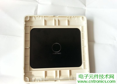 一款觸控開關拆解，做工不錯