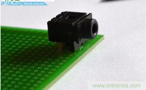 DIY：自制超炫音頻分配器，實現音箱共用
