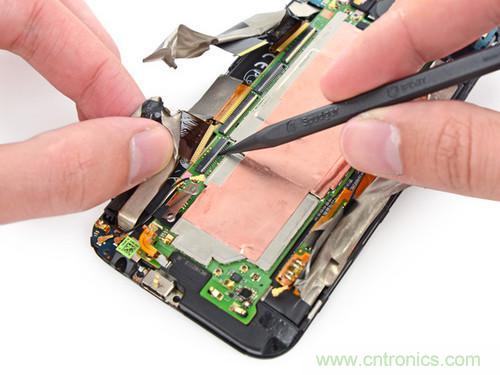 牛人強拆！新HTC One(M8)真機精密做工難修理