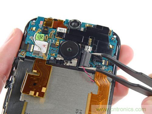牛人強拆！新HTC One(M8)真機精密做工難修理