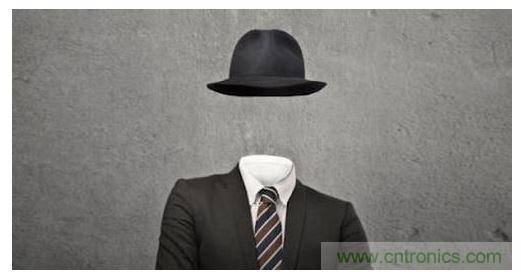 式隱形斗篷利用主動式組件與被動式超穎材料，可望進一步縮減斗篷尺寸，使其更適合個人使用