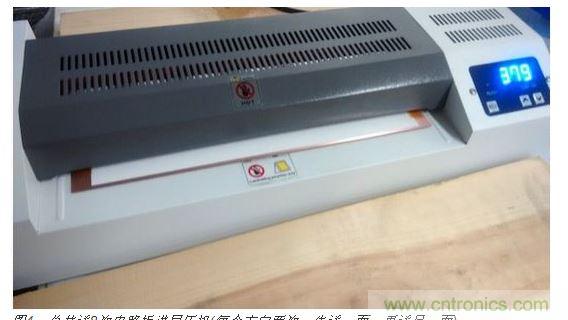 總共送8次電路板進層壓機(每個方向兩次，先送一面，再送另一面)