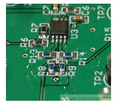  即為殘留過多數量焊劑的 PCB。