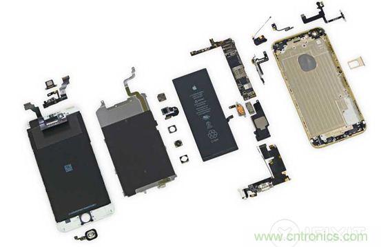 iPhone 6 Plus完全拆卸后可以看到，該產品在較小的空間容納了大量硬件。（來源：iFixit）