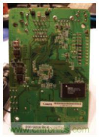 圖3：WPS54G打印服務器電路板背面。