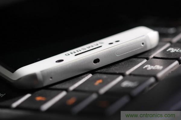 三星S6 Edge+拆解：比S6 Edge加在哪里？