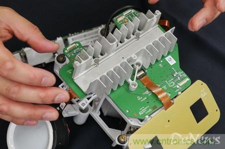 拆解筆記本不過癮，那就來拆拆日本情感機器人吧！