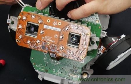 拆解筆記本不過癮，那就來拆拆日本情感機器人吧！