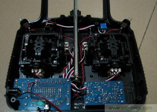 無人機 DIY 制作全過程，酷得不要不要的！