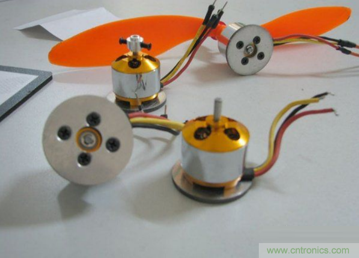 無人機 DIY 制作全過程，酷得不要不要的！