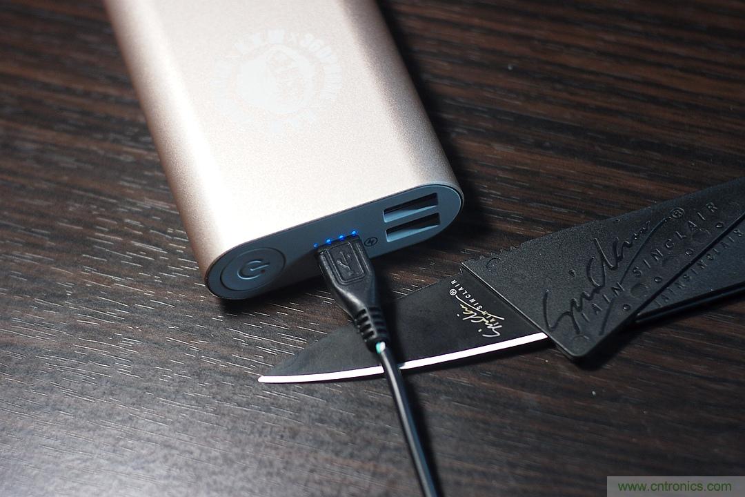 移動電源也玩雙引擎？快到你想象不到
