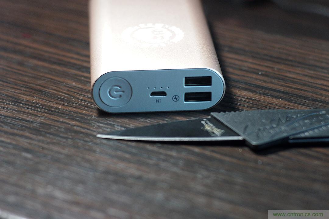 移動電源也玩雙引擎？快到你想象不到