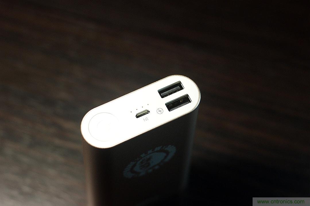 移動電源也玩雙引擎？快到你想象不到