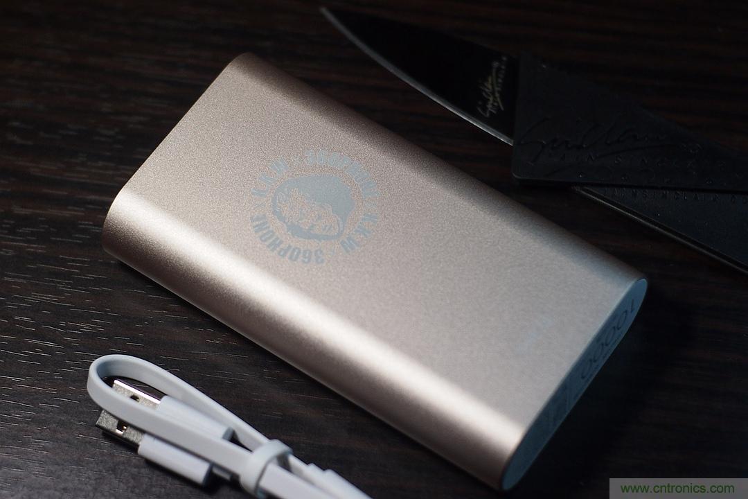 移動電源也玩雙引擎？快到你想象不到