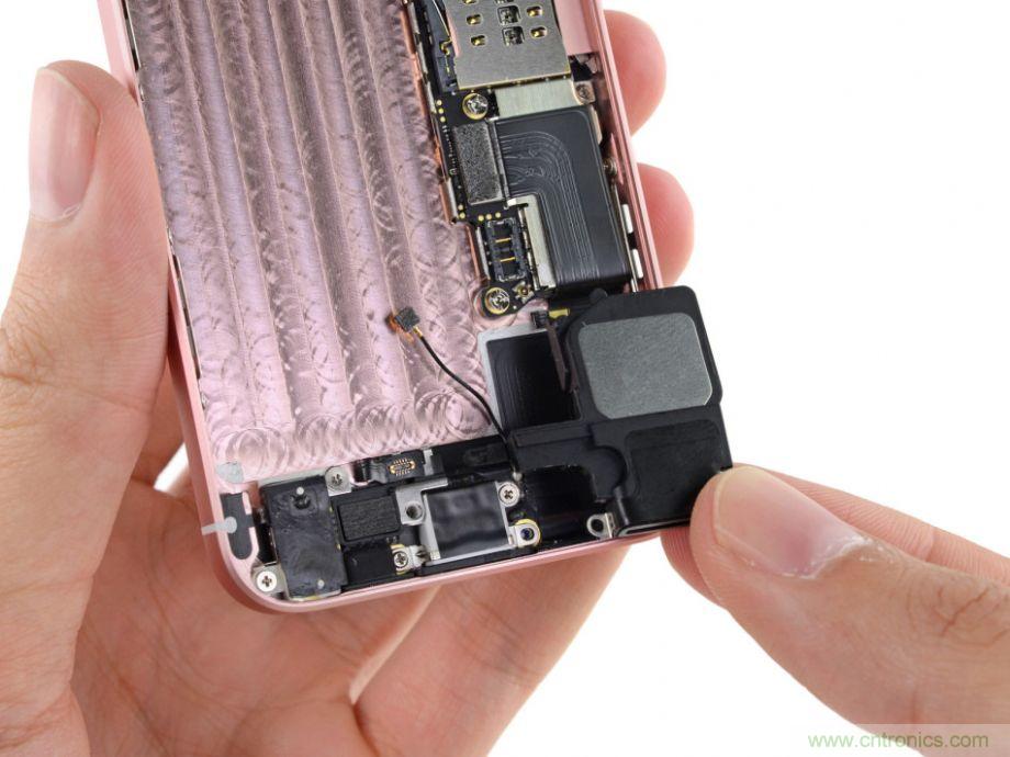 有什么地方沒有變？iPhone SE真機拆解