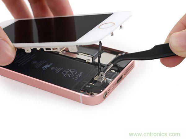 有什么地方沒有變？iPhone SE真機拆解