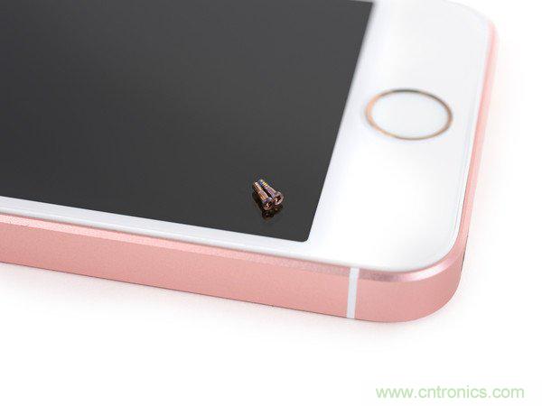 有什么地方沒有變？iPhone SE真機拆解