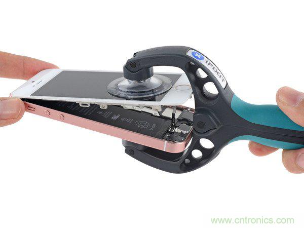 有什么地方沒有變？iPhone SE真機拆解