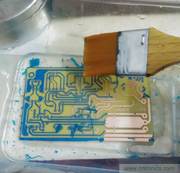 嘗試了四次PCB制作， 最后一發算是成功了