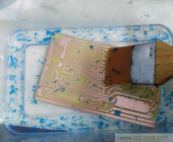 嘗試了四次PCB制作， 最后一發算是成功了