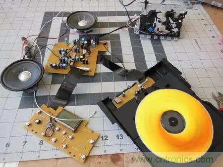 廢舊收音機如何變身成酷炫機器人？