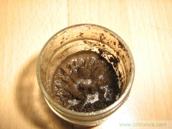 藝術源于生活，用生活中的物件也能制作磁流體