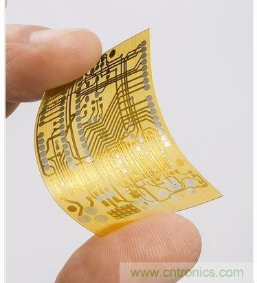 這款PCB是由納米尺寸的3D打印機的。