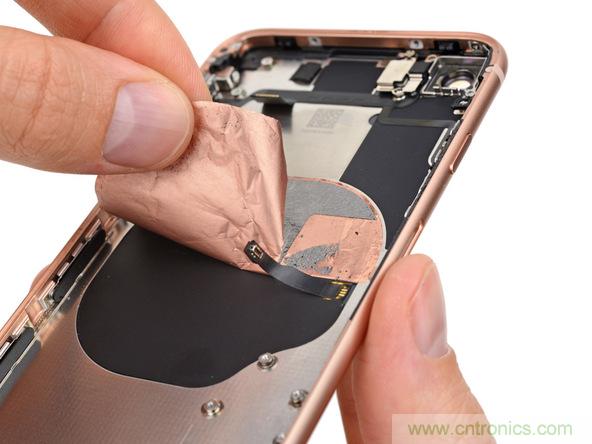 iPhone 8首拆：無線充電版本的iPhone 7？
