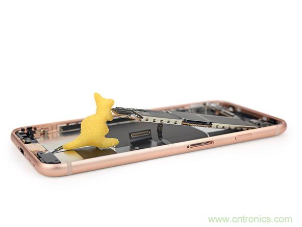 iPhone 8首拆：無線充電版本的iPhone 7？
