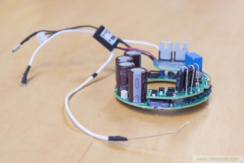 拆解戴森吹風機：近三千元的價格貴在哪？