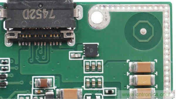 拆解華為保時捷設計快充無線充電器：憑啥能賣699？