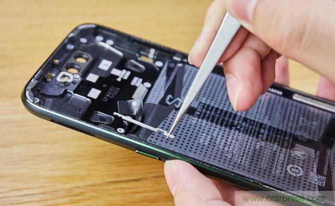 拆解黑鯊手機：多級直觸一體式液冷系統有什么門道？