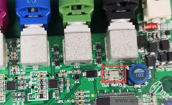 如何通過PCB布局設計來解決EMC問題？