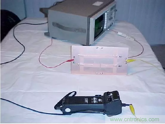 PCB割地對系統ESD是否有影響？